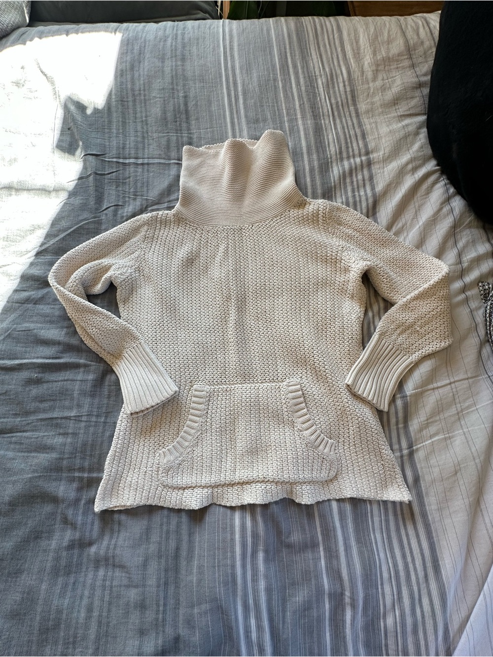 Old Navy Cream Turtleneck Sweater with Kangaroo Pocket 💯 cotton